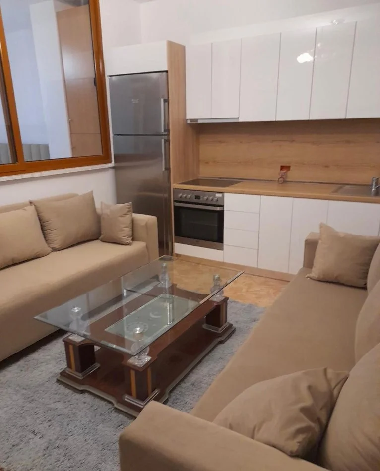 Tirane, jepet me qera apartament 2+1+Ballkon Kati 2, 70 m² 550 € (Don Bosko)