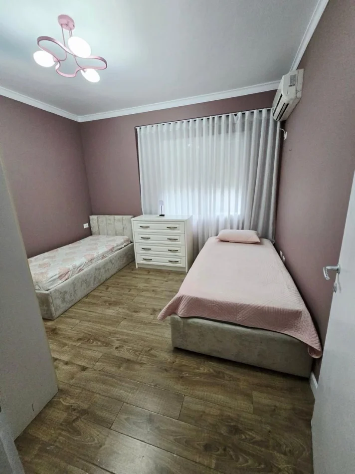 Tirane, jepet me qera apartament 3+1+Ballkon Kati 2, 128 m² 1.400 € (Kopshti Zoologjik)