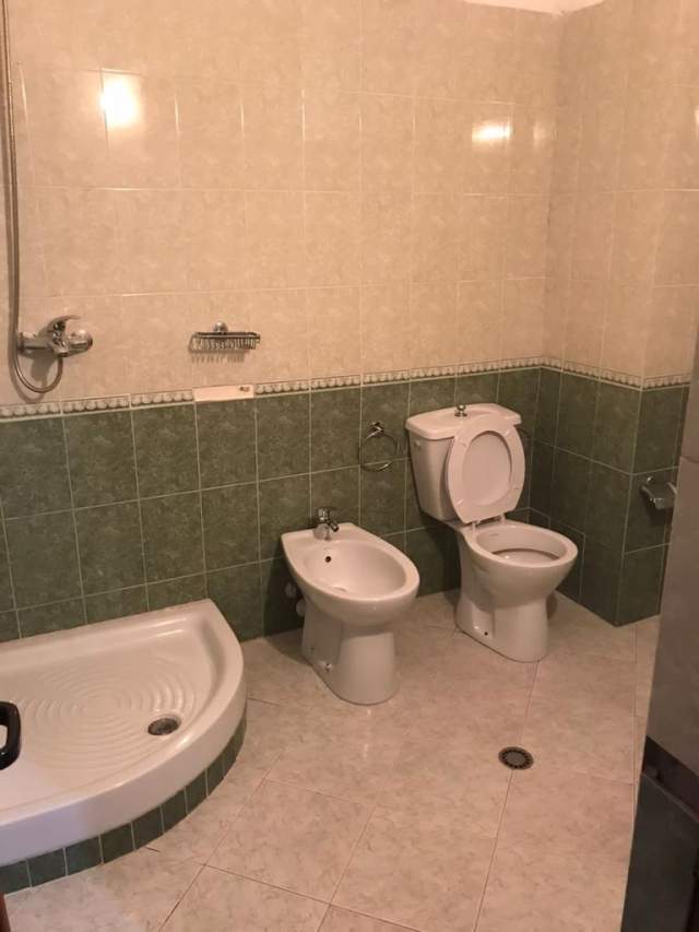 Tirane, jepet me qera apartament 1+1 81 m² 380 Euro (GLOBE)