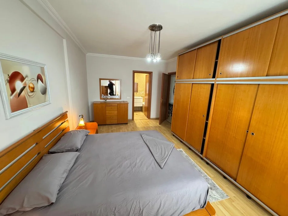 Tirane, jepet me qera apartament 2+1 Kati 8, 110 m² 800 € (Stacioni i trenit prane postes)