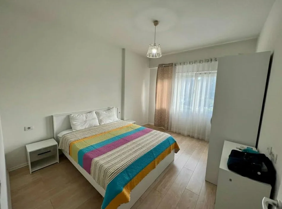 Tirane, jepet me qera apartament 2+1 Kati 4, 120 m² 1.300 € (Rruga e kosovareve)