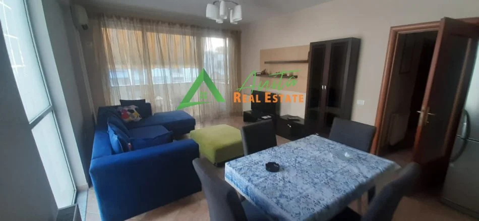 Tirane, jepet me qera apartament 2+1+Ballkon Kati 3, 115 m² 650 € (Komuna e Parisit)