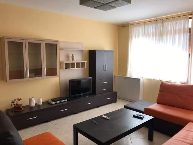 Tirane, jepet me qera apartament 2+1+BLK Kati 5, 85 m² 650 Euro (Ura e tabakve)
