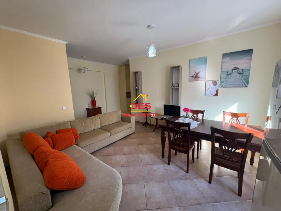 Vlore, jepet me qera apartament 1+1+Ballkon Kati 6, 70 m² 350 € (Rruga Rushit Gurishova)