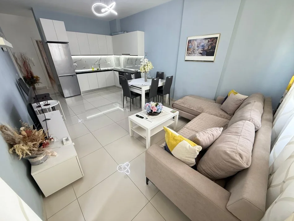 Tirane, jepet me qera apartament 2+1 Kati 5, 105 m² 600 € (Kompleksi Asl)