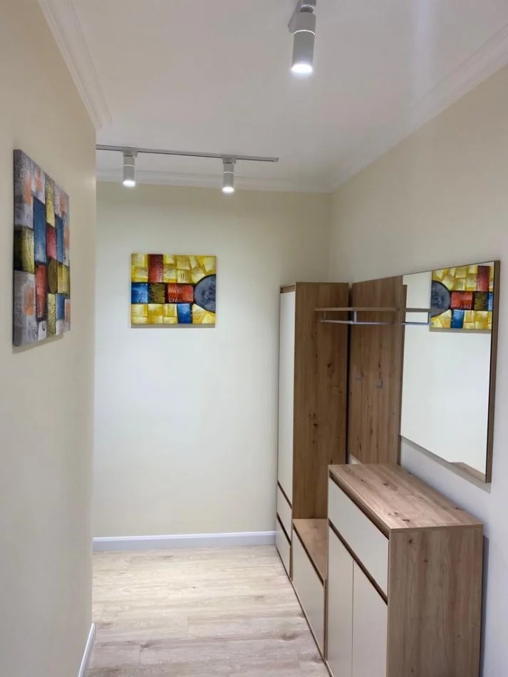 Tirane, jepet me qera apartament 2+1 Kati 2, 120 m² 1.300 € (Pazari i ri)