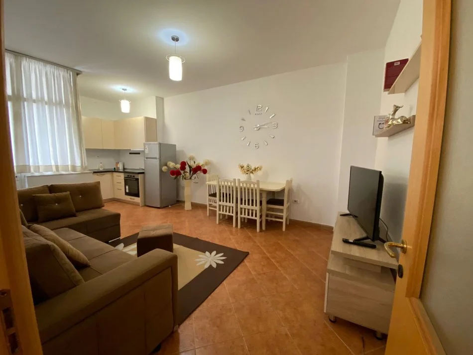 Durres, shitet apartament 1+1+Ballkon Kati 9, 74 m² 90.000 € (POLIKLINIKA DURRES!)