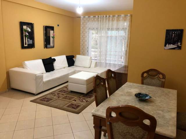 Tirane, jepet me qera apartament 2+1+A+BLK Kati 2, 110 m² 400 Euro (Selvia)