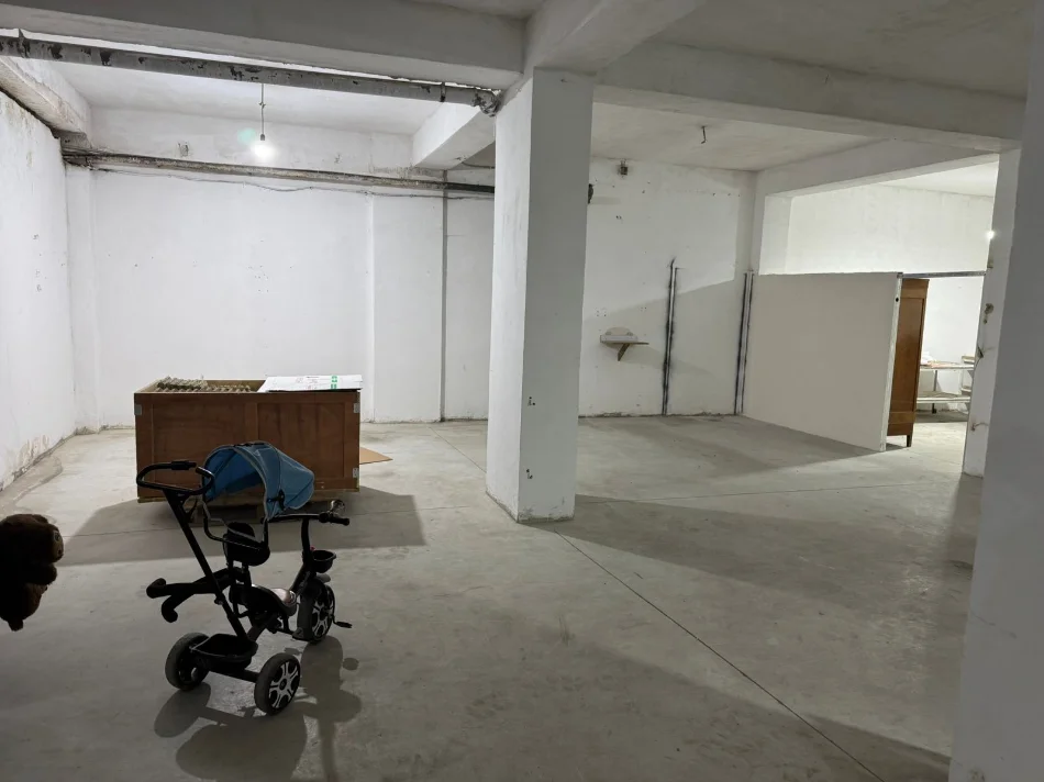 Tirane, shes ambjent biznesi , 414 m² 331.200 € (Fresku)