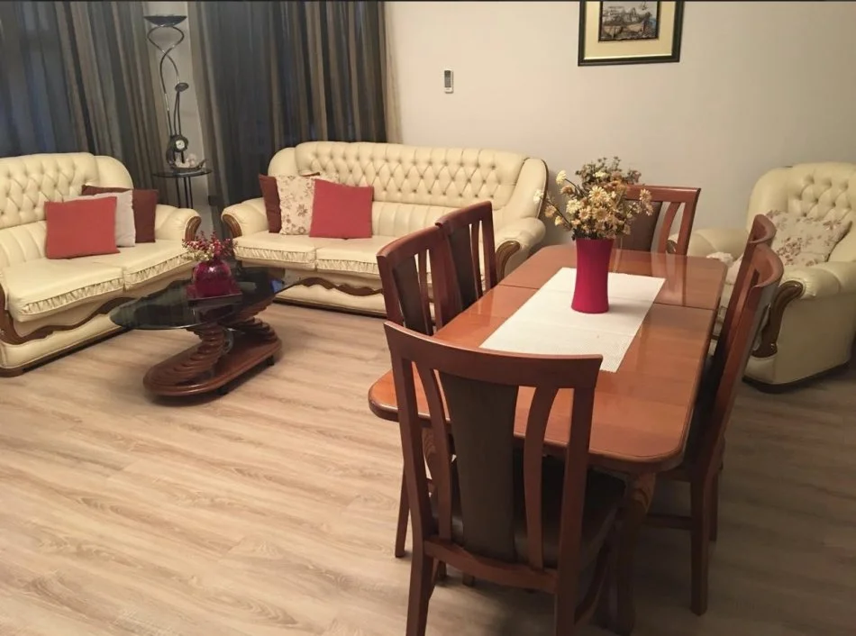 Tirane, jepet me qera apartament 1+1+Ballkon Kati 3, 100 m² 500 € (Mine Peza)