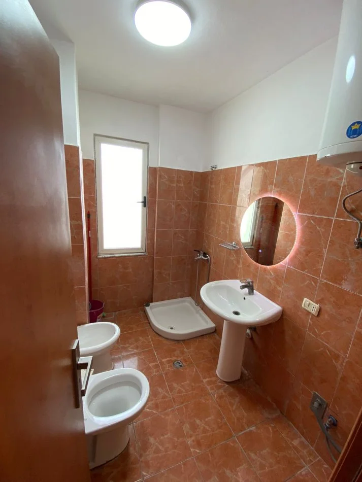 Tirane, jap me qera apartament 2+1 Kati 3, 80 m² 600 € (Kodra e Diellit)