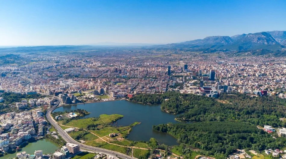 Tirane, jepet me qera apartament 2+1 Kati 0, 110 m² 350 € (Selvia)