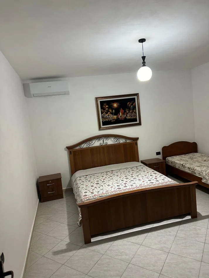 Shqiperi, jepet me qera apartament 2+1 Kati 1, 110 m² 480 € (Komuna e Parisit)