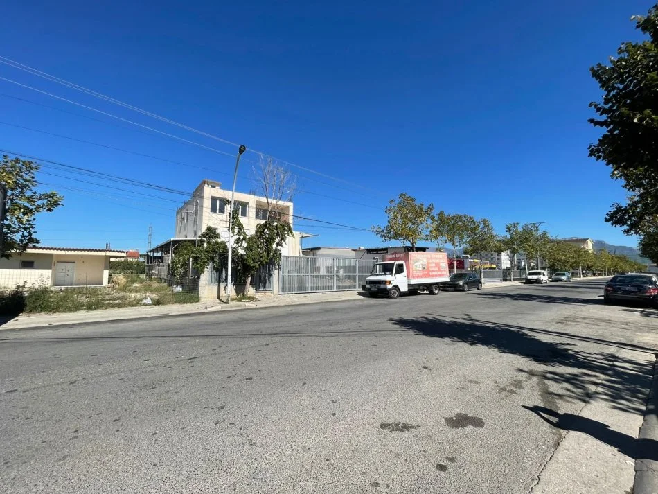 jap me qera shtepi private 5+3 -1 Katshe , 500 m²ne Valias  500 € per banim ose biznes