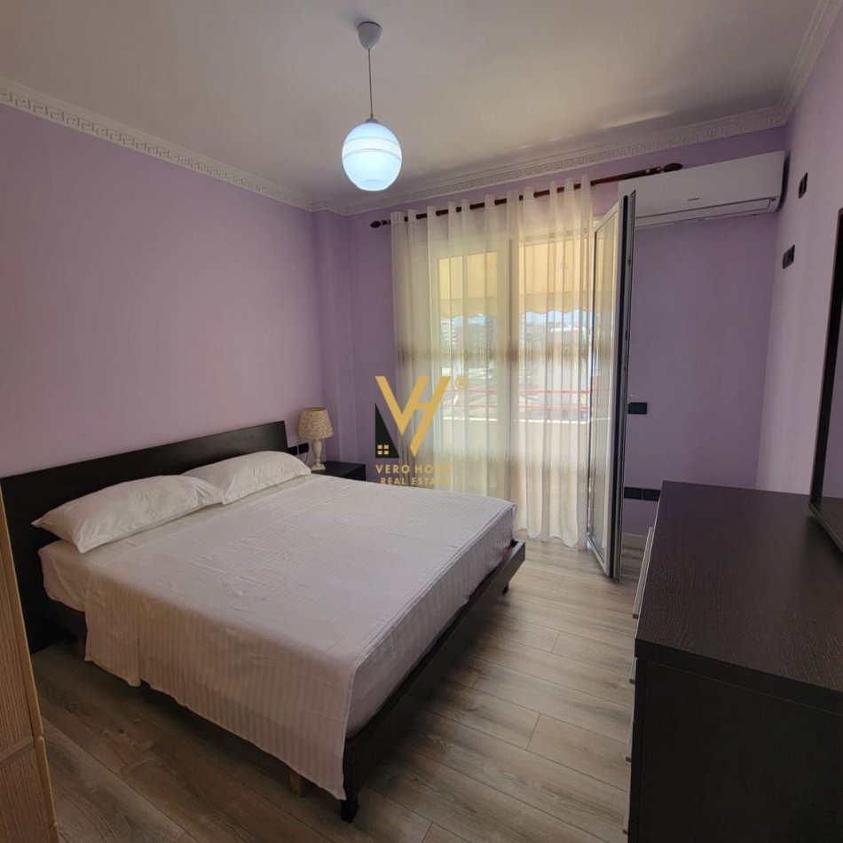 Tirane, jepet me qera apartament 2+1+Ballkon Kati 5, 110 m² 900 € (KOMUNA E PARISIT)