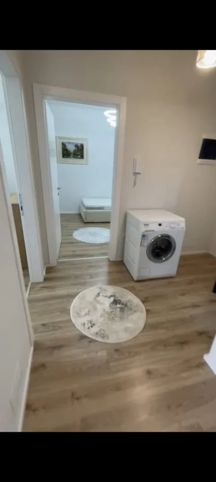 Tirane, jepet me qera apartament 3+1+Ballkon Kati 10, 95 m² 550 € 