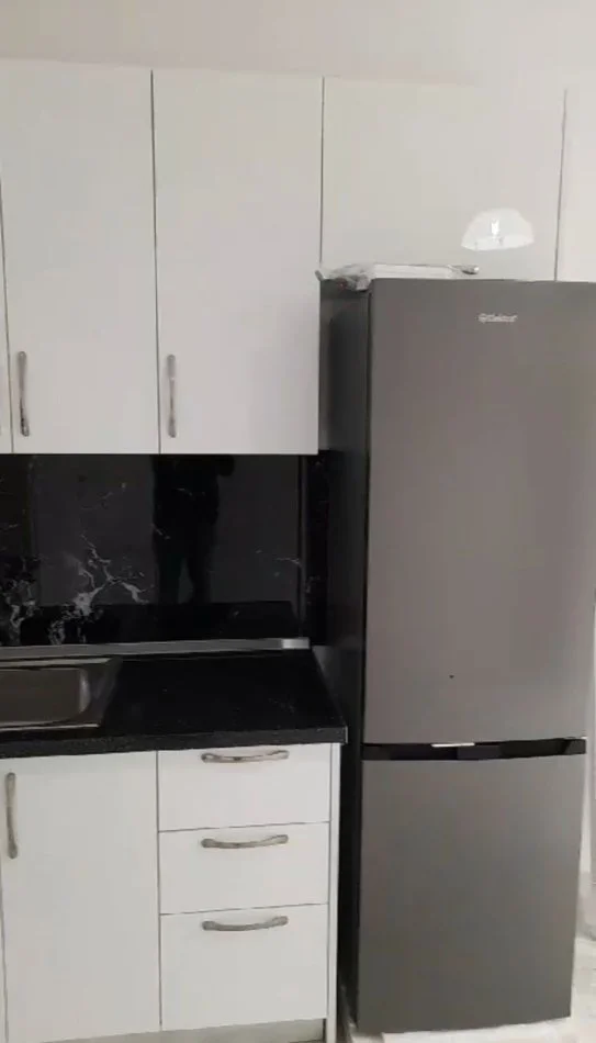 Tirane, jepet me qera apartament 1+1+Ballkon Kati 2, 60 m² 400 € (rruga Xhanfize keko)