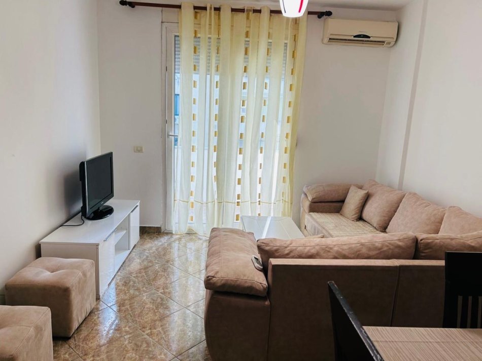 Tirane, jepet me qera apartament 1+1 Kati 5, 57 m² 550 € (Ish ekspozita)