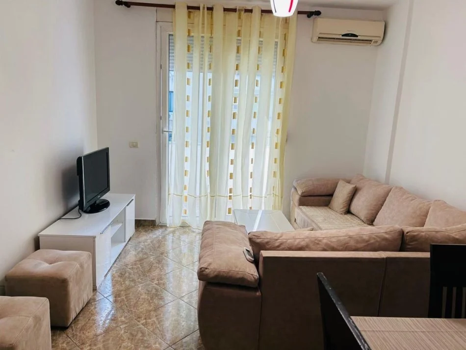 Tirane, jepet me qera apartament 1+1 Kati 5, 57 m² 550 € (Ish ekspozita)