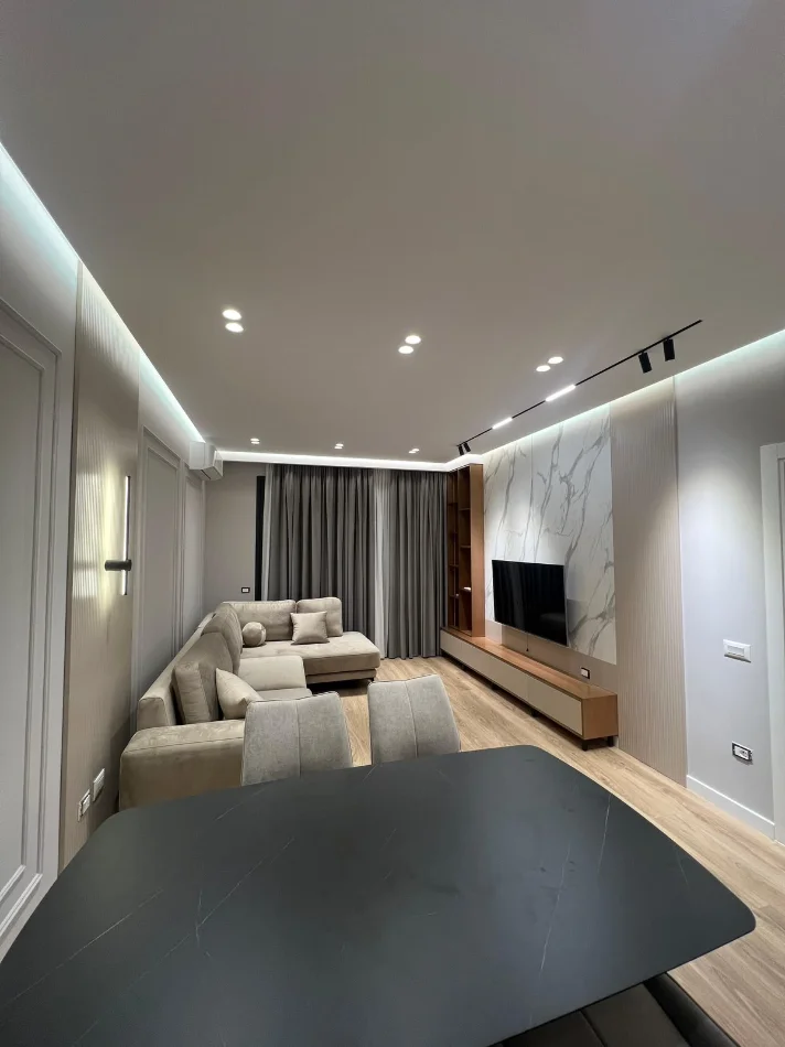 Tirane, jepet me qera apartament 1+1+Ballkon Kati 2, 75 m² 900 € 