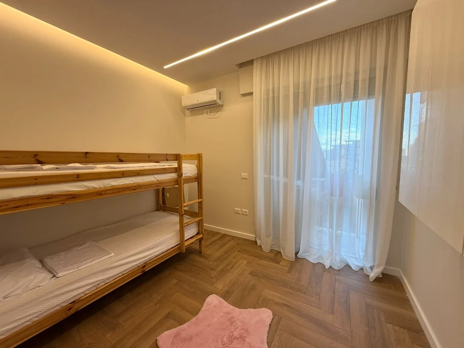 Tirane, jepet me qera apartament 2+1 Kati 5, 106 m² 850 € (Pazari i Ri)