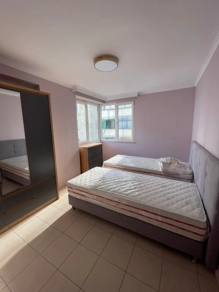 Tirane, jepet me qera apartament 2+1 , 85 m² (ish ekspozita)