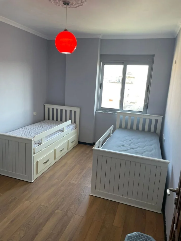 Durres, shitet apartament 2+1 Kati 5, (TEK STADIUMI FUSHA RERES)