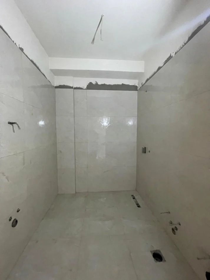 Tirane, shitet apartament 2+1+Ballkon Kati 5, 105 m² 280.000 € (Rruga Barrikadave)