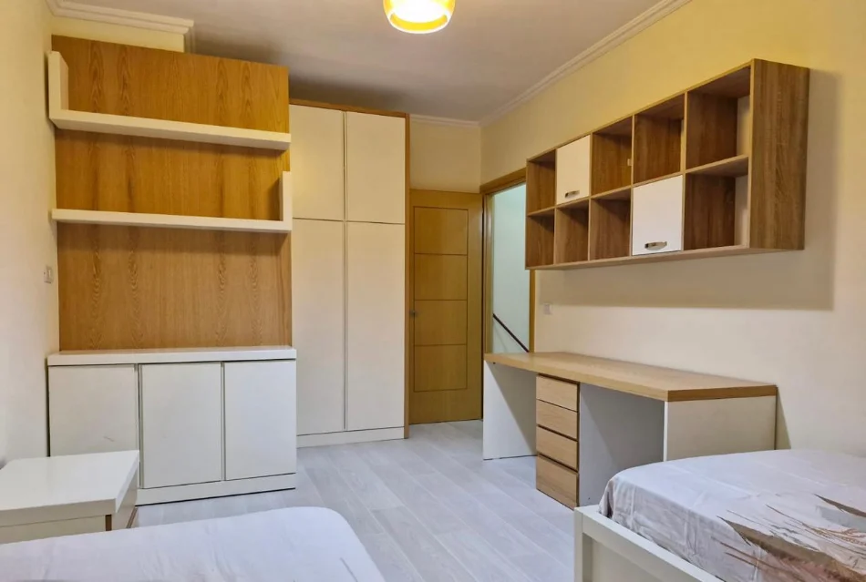 Tirane, shitet apartament 3+1 Kati 4, 126 m² 209.000 € (Xhamlliku)
