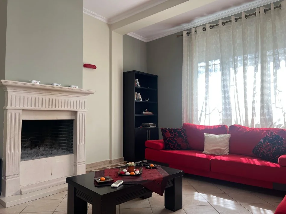 Tirane, jepet me qera Vile 3+1+Aneks+Ballkon Kati 1, 140 m² 650 € (sauk)