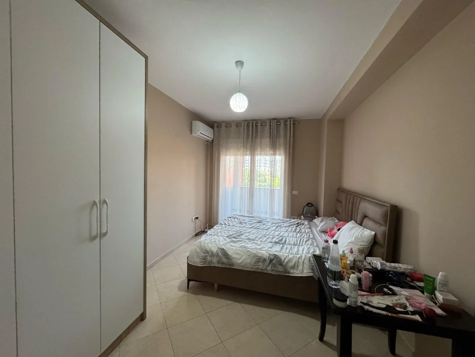Tirane, jepet me qera apartament 2+1+Ballkon Kati 2, 60 m² 550 € (Rruga 5 maji)