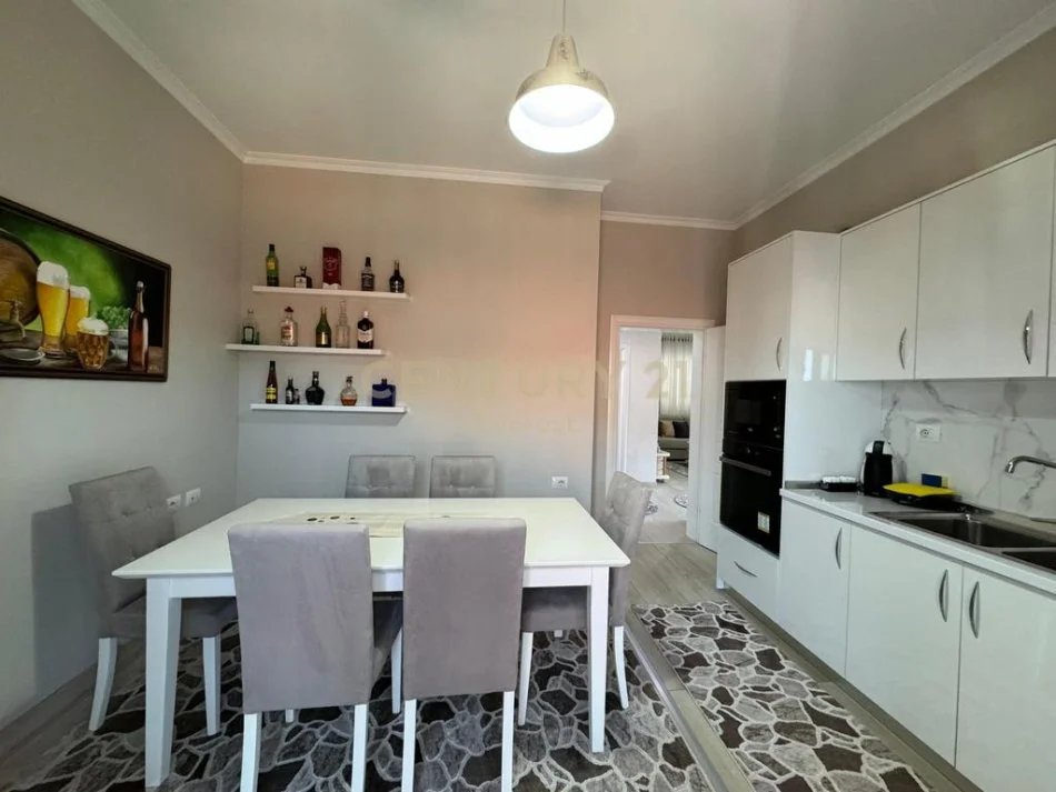 Tirane, jepet me qera apartament 2+1 Kati 2, 105 m² 600 € (Prane vilave gjermane)