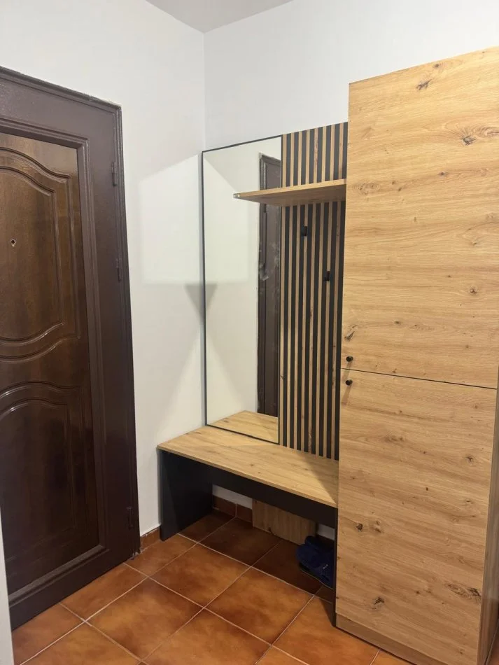 Tirane, jepet me qera apartament 1+1+Ballkon Kati 5, 65 m² 450 € (Blloku Gintash Laprake)