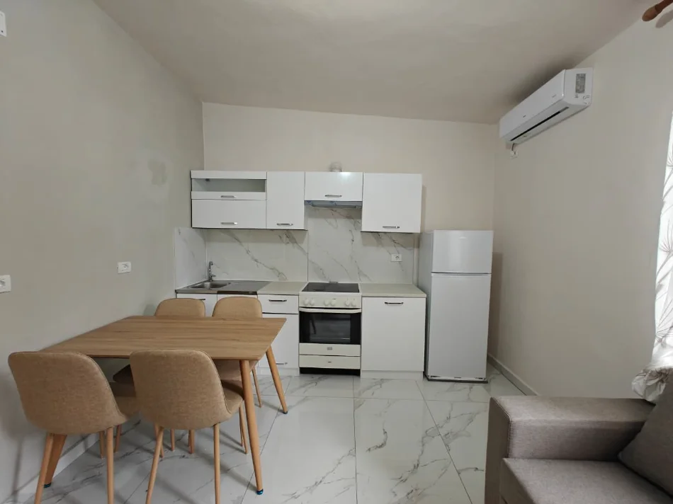 Tirane, jepet me qera apartament 1+1 Kati 2, 45 m² (Porcelan 530581010-83))