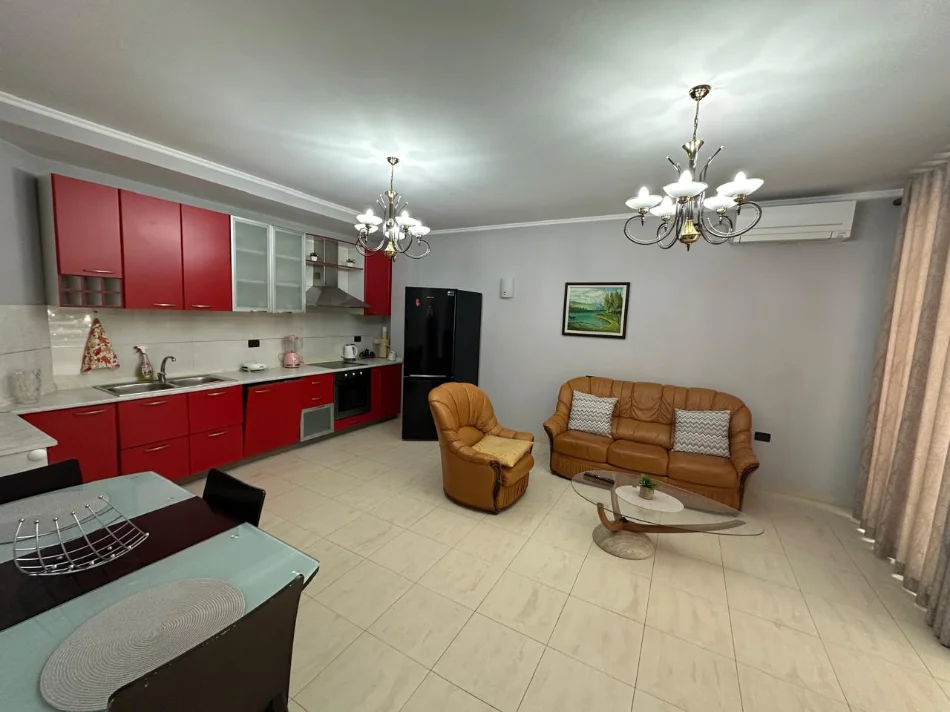 Tirane, jepet me qera apartament 2+1 Kati 2, 90 m² 600 € (Rruga Fortuzi ,Ministria e Drejtesis)
