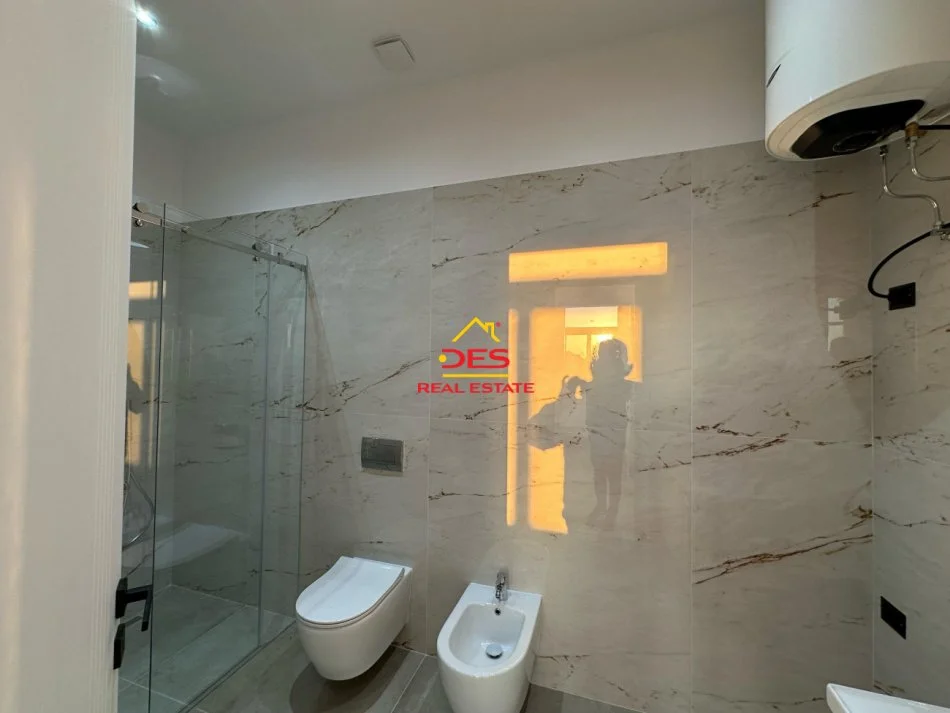 Vlore, shitet apartament 1+1+Ballkon Kati 1, 75 m² 250.000 € (Rruga Murat Tërbaçi)