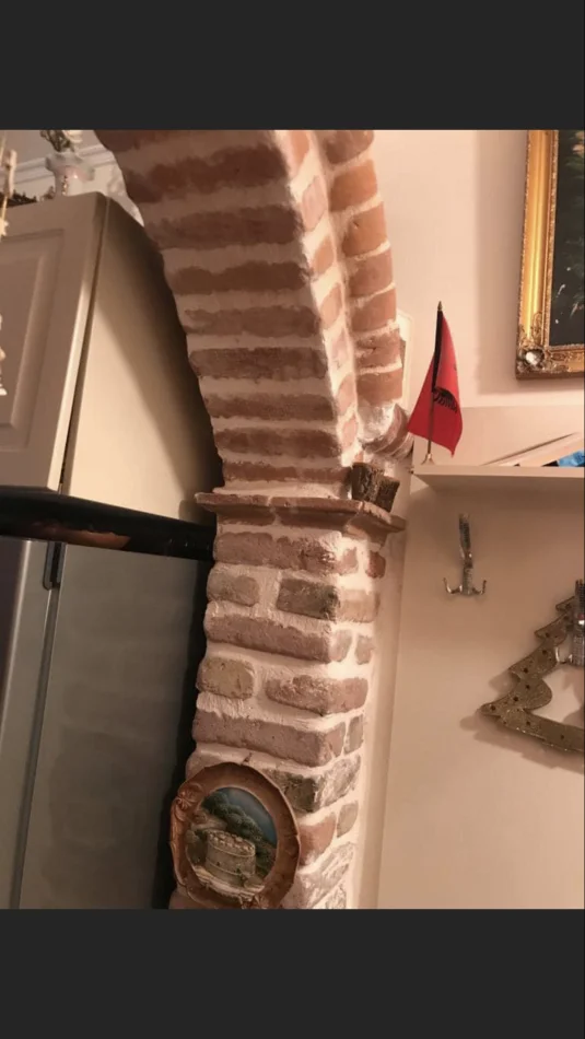 Tirane, shes Tulla shamat, Tulla xhami, pllaka balte veshje etj.. 10 €