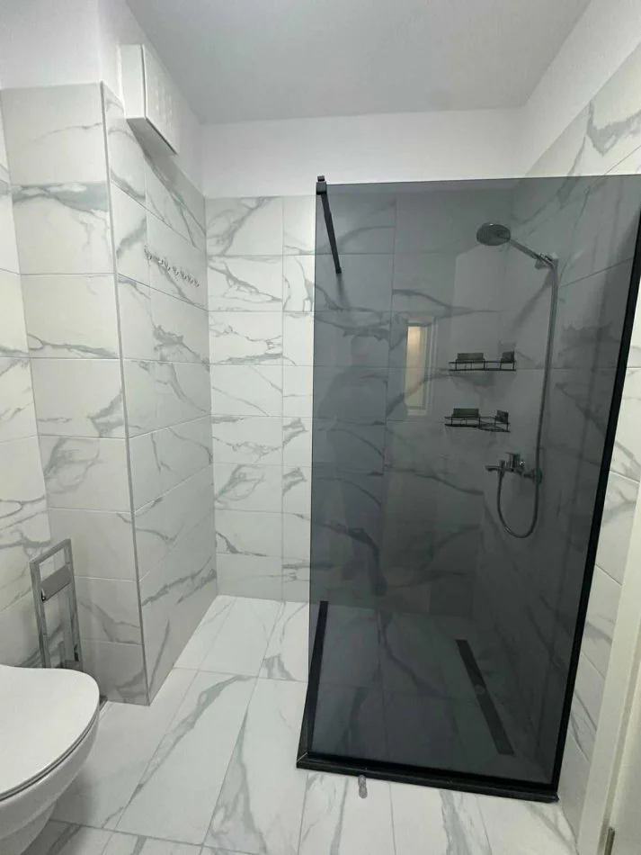 Tirane, jepet me qera apartament 2+1+Aneks+Ballkon Kati 2, 110 m² 1.100 € (Liqeni Thate)