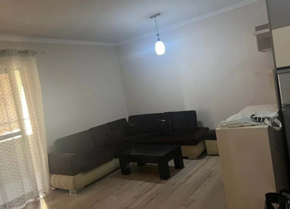 Tirane, jepet me qera apartament 2+1+Ballkon Kati 6, 90 m² 400 € (astir)
