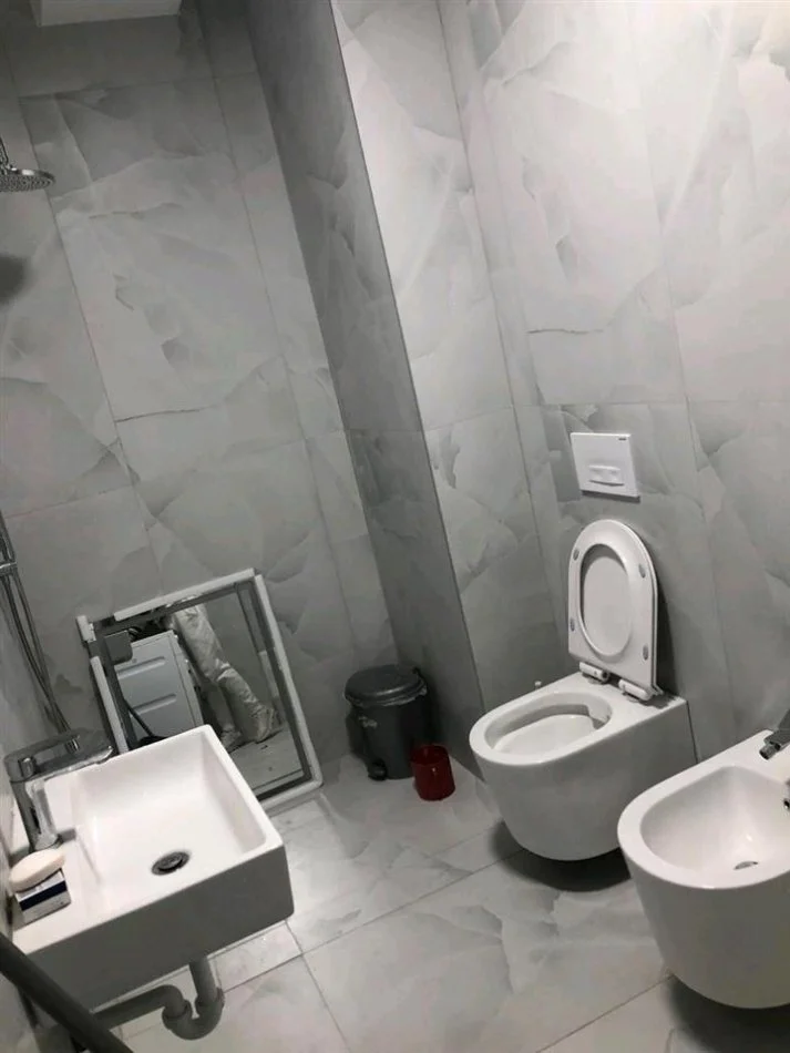 Tirane, jepet me qera apartament 1+1+Ballkon Kati 3, 60 m² 500 € (Ali Dem)
