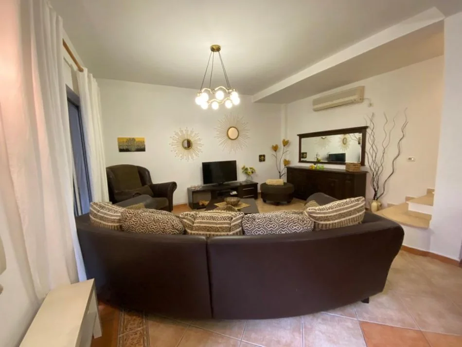 Tirane, jepet me qera apartament+verande | Penthouse Dublex Kati 1, 1.000 € (rruga Artan Lenja)