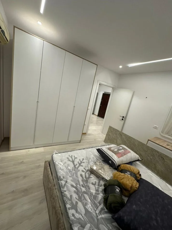 Tirane, jepet me qera apartament 1+1+Ballkon Kati 1, 70 m² 700 € 