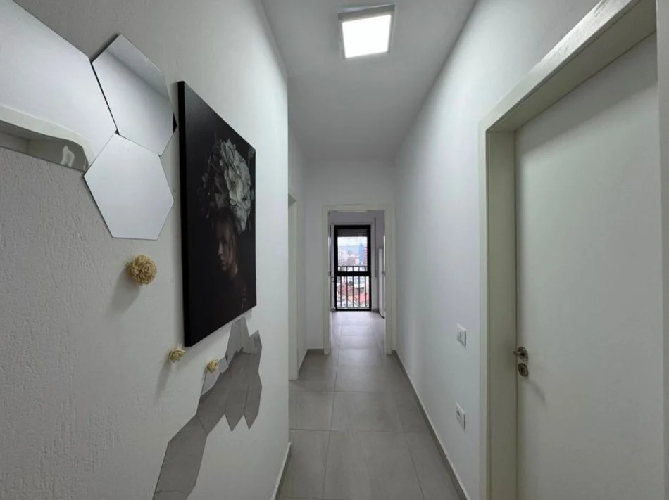 Tirane, shitet apartament 3+1 Kati 8, 116 m² 261.000 € (Prane Vila Goldi)