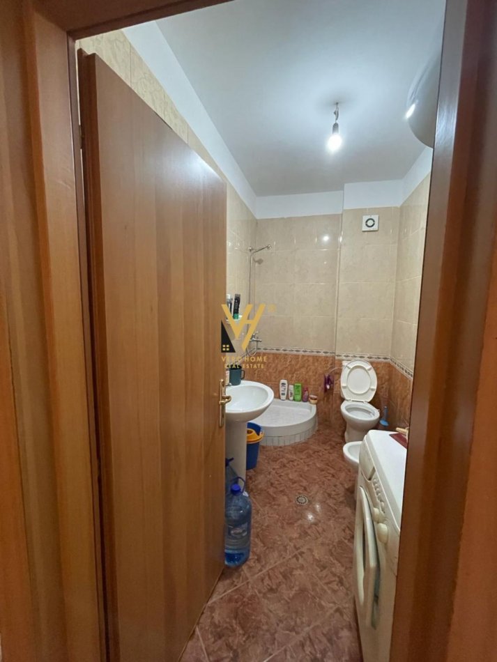 Durres, jepet me qera apartament 1+1+Ballkon Kati 3, 60 m² 350 € (DURRES)