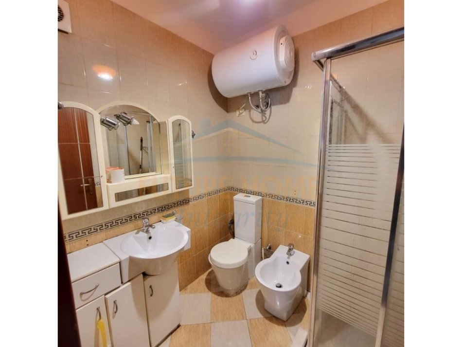 Tirane, jepet me qera apartament 2+1 Kati 8, 87 m² 600 € (Rruga e Kavajës)
