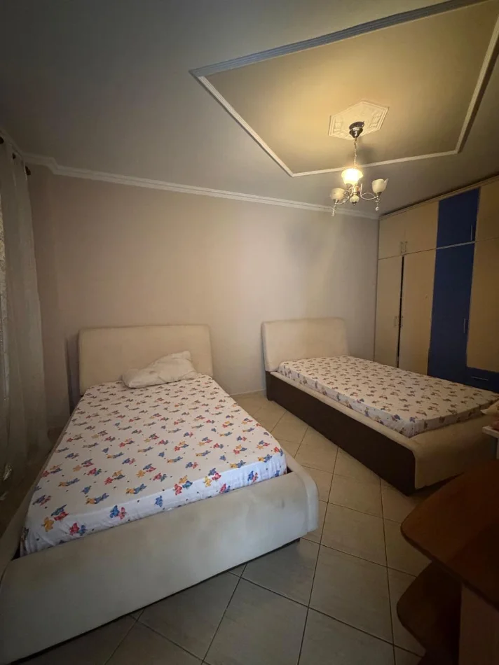 Durres, jepet me qera apartament 2+1 Kati 3, 450 € 
