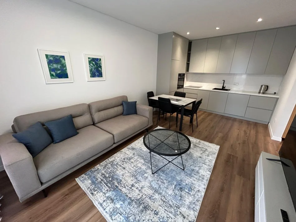 Tirane, jepet me qera apartament 2+1 Kati 8, 111 m² 750 € (Kompleksi milo 2000)