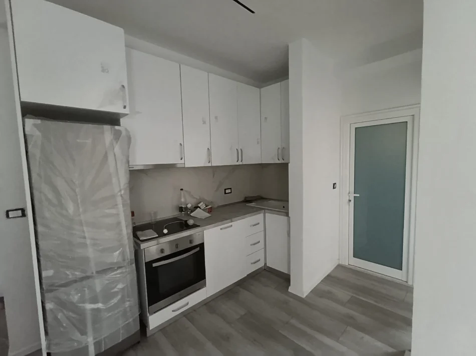 Tirane, jepet me qera apartament 1+1 Kati 1, 55 m² 450 € (Kodra e Priftit)
