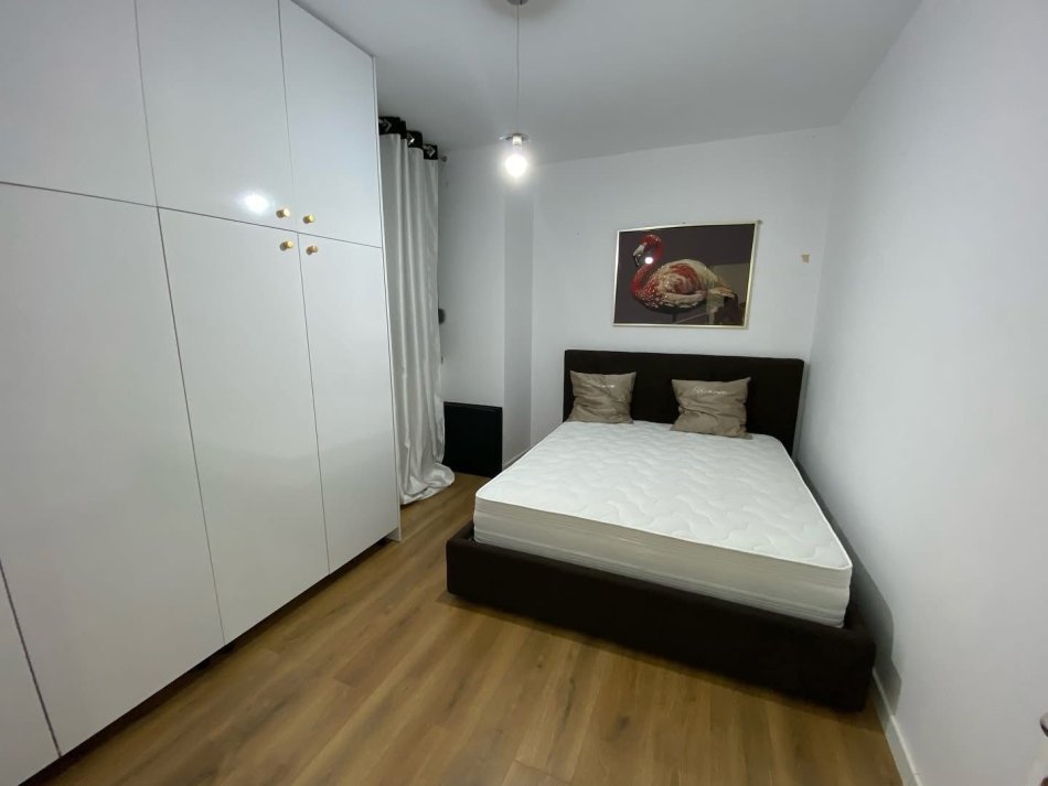 Tirane, jepet me qera apartament 2+1 Kati 7, 100 m² 1.000 € (bllok)