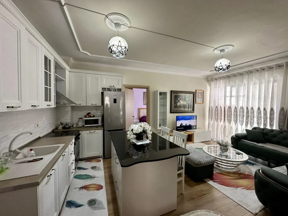 Tirane, jepet me qera apartament 2+1+Ballkon Kati 8, 97 m² 500 € (Rruga Thoma Koxhaj)